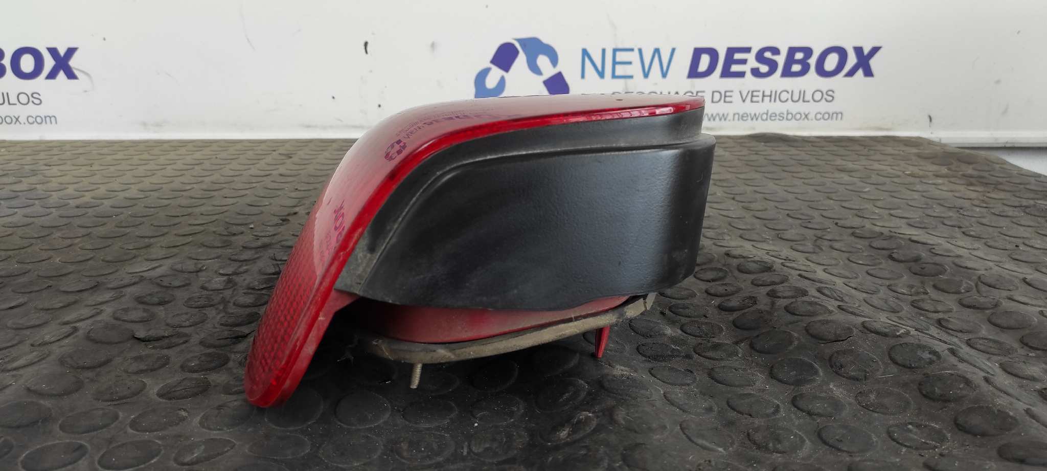 PILOTO TRASERO DERECHO VOLKSWAGEN POLO BERLINA (6N2) - vista 4