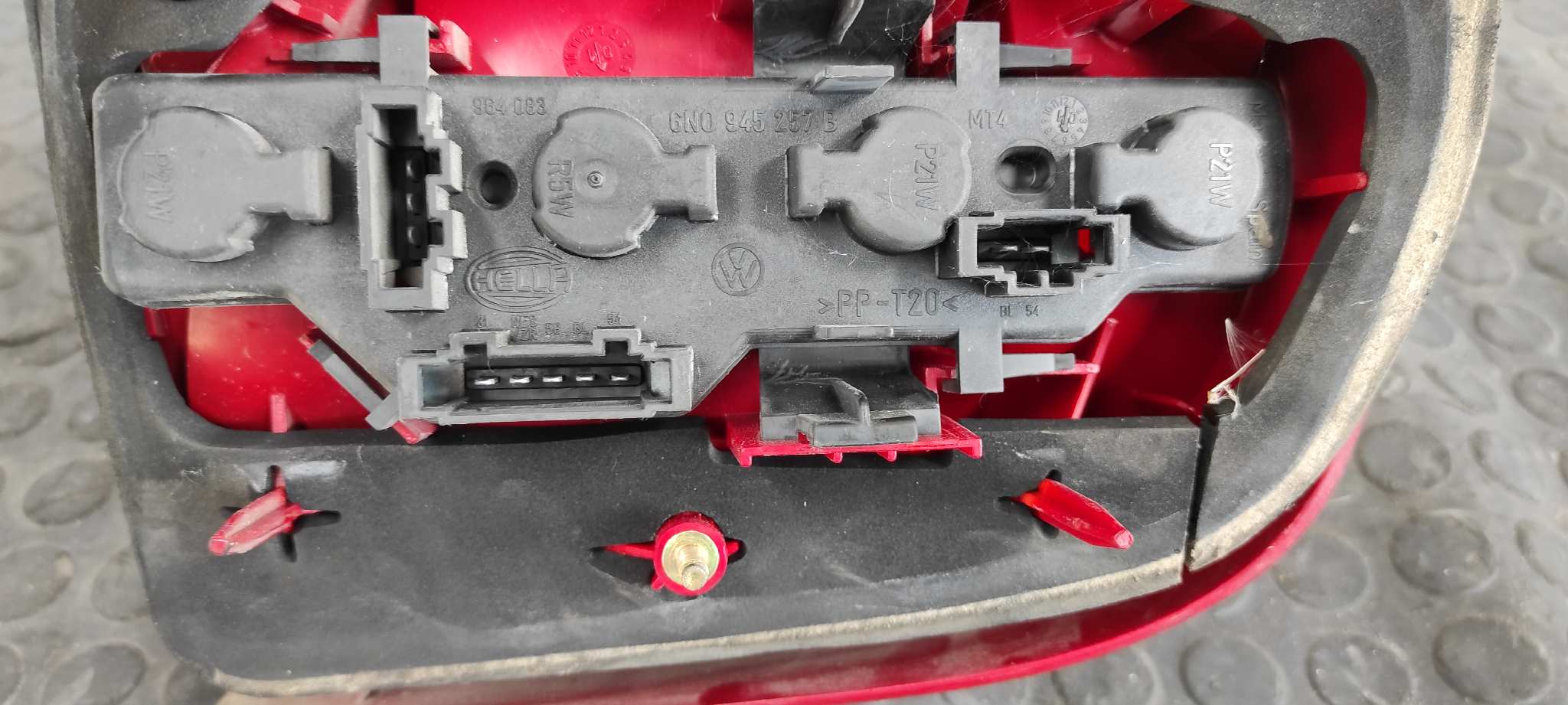 PILOTO TRASERO DERECHO VOLKSWAGEN POLO BERLINA (6N2) - vista 5