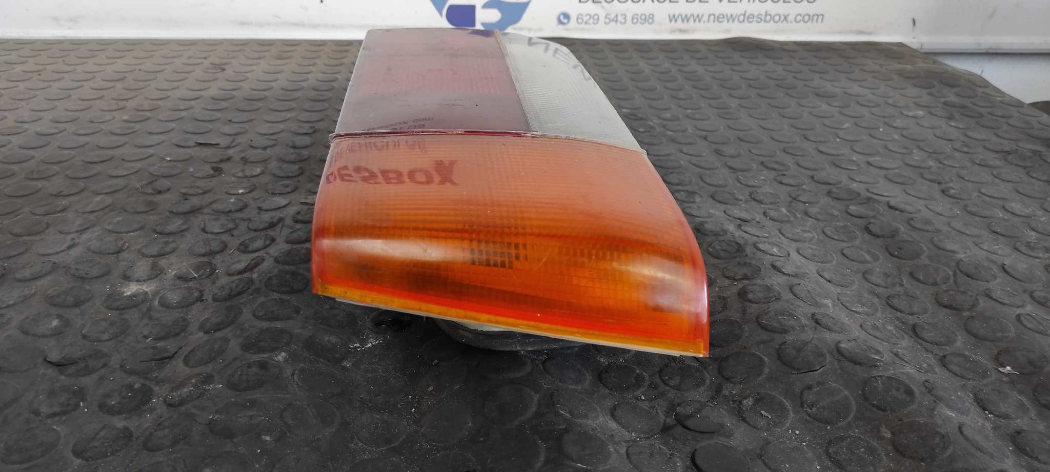 PILOTO TRASERO IZQUIERDO PEUGEOT 505 BERLINA - vista 4