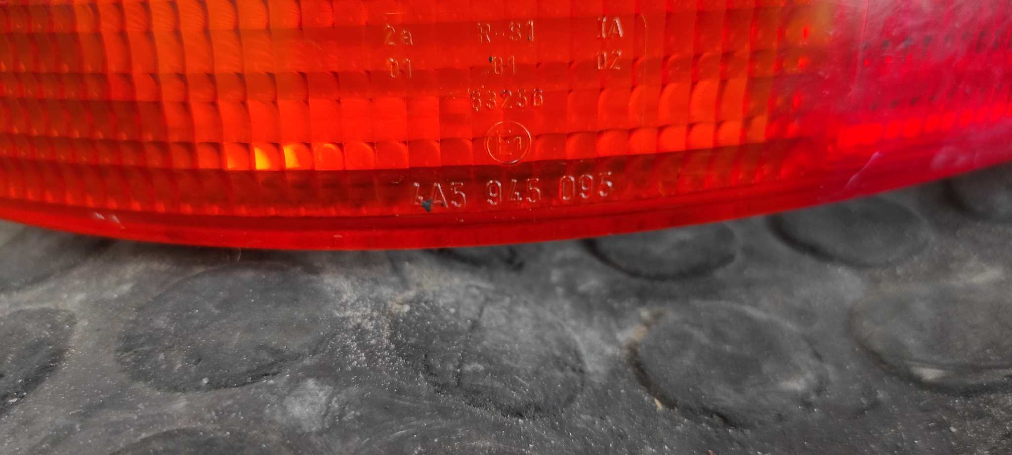 PILOTO TRASERO IZQUIERDO AUDI 100 BERLINA (C4) - vista 3