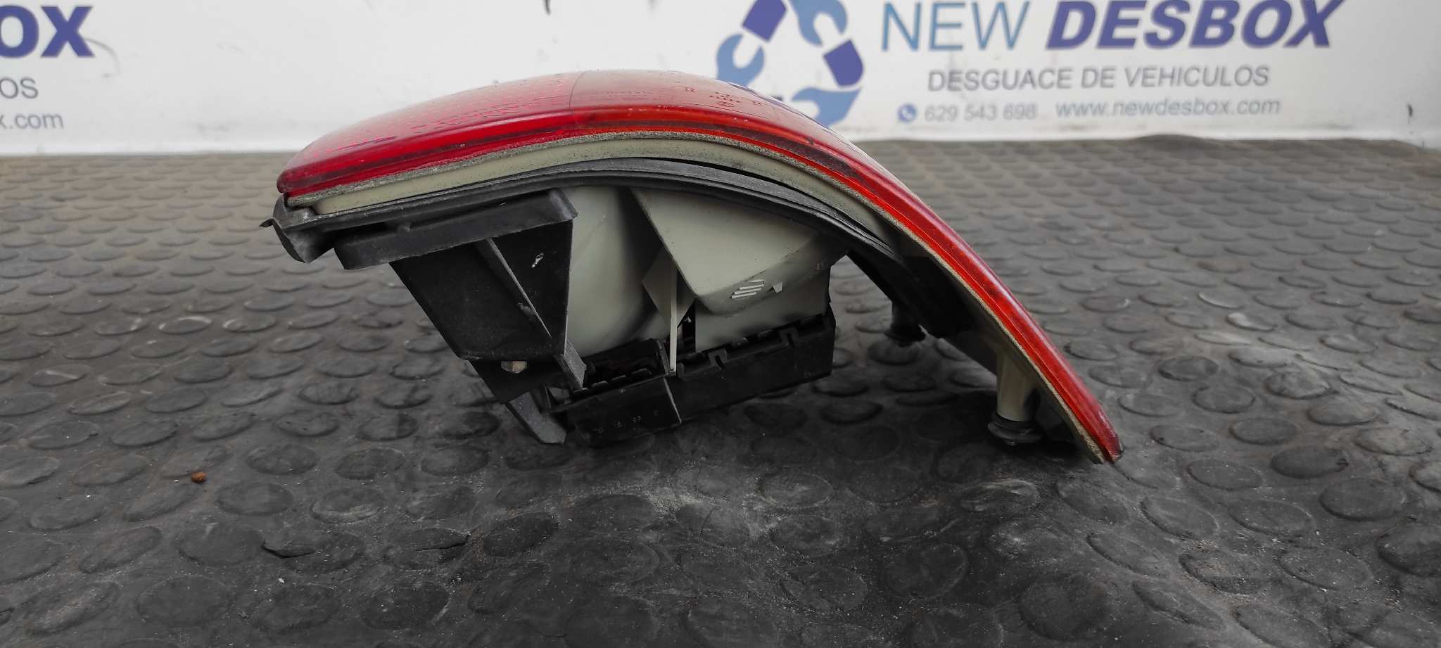 PILOTO TRASERO DERECHO AUDI 100 BERLINA (C4) - vista 2