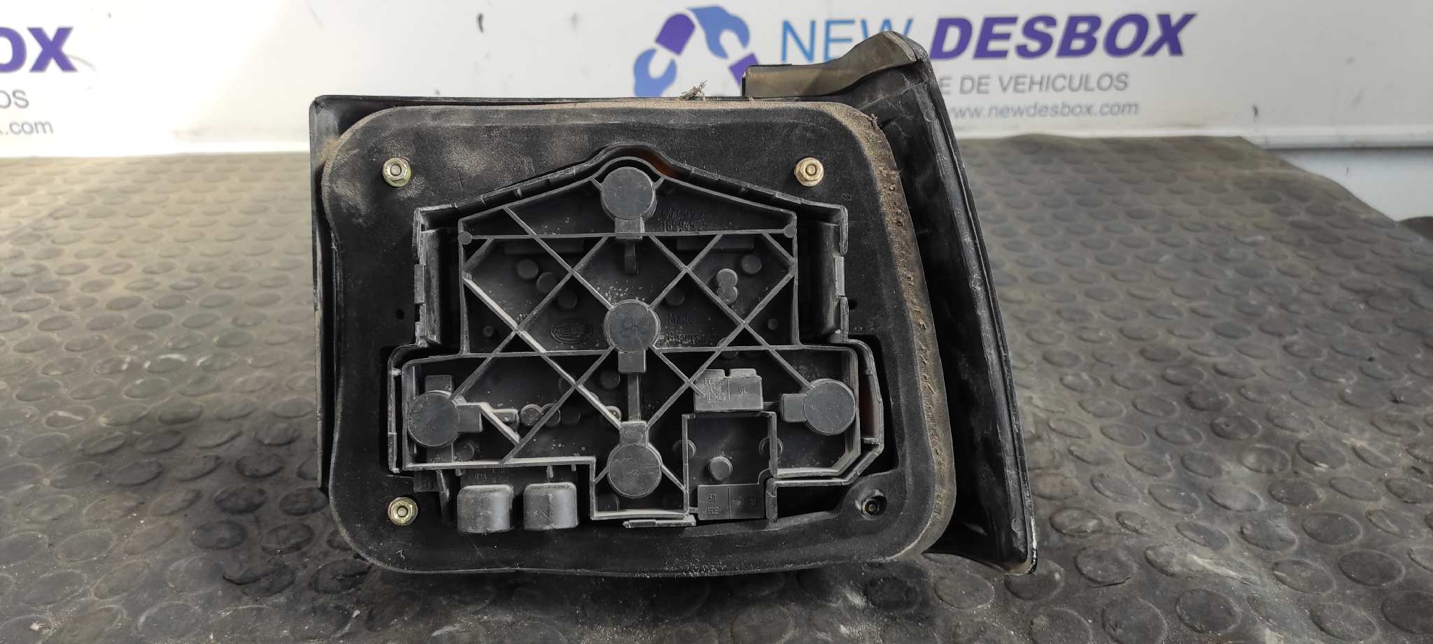 PILOTO TRASERO IZQUIERDO VOLKSWAGEN JETTA (165/167) - vista 4