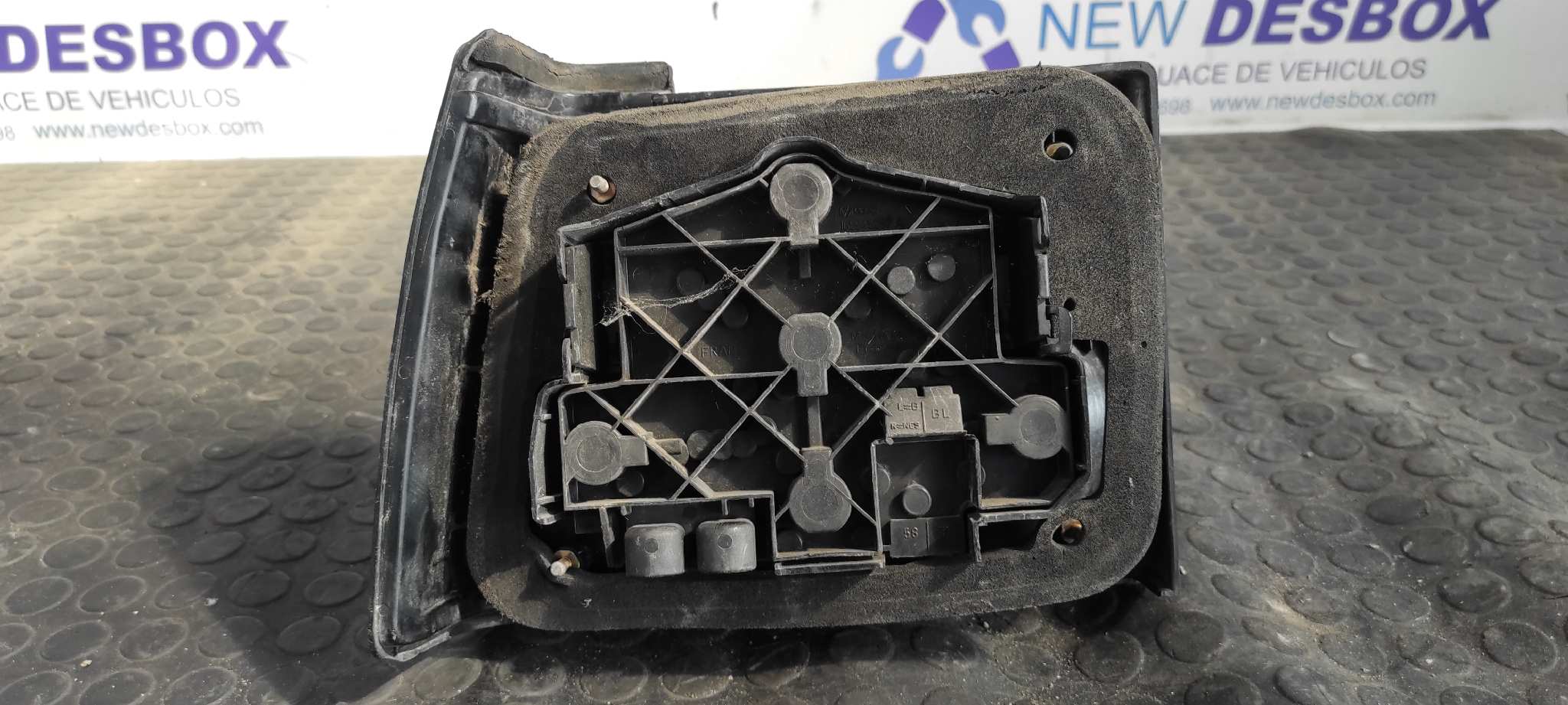 PILOTO TRASERO DERECHO VOLKSWAGEN JETTA (165/167) - vista 7