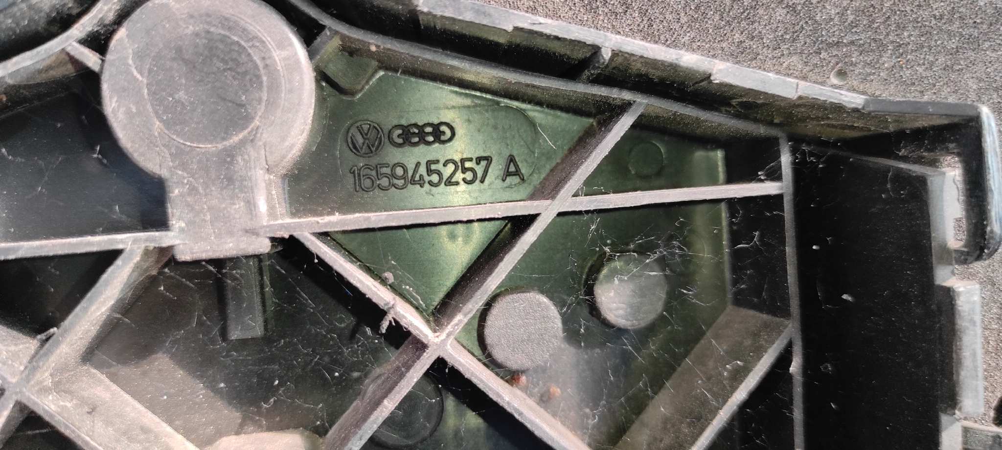 PILOTO TRASERO DERECHO VOLKSWAGEN JETTA (165/167) - vista 2