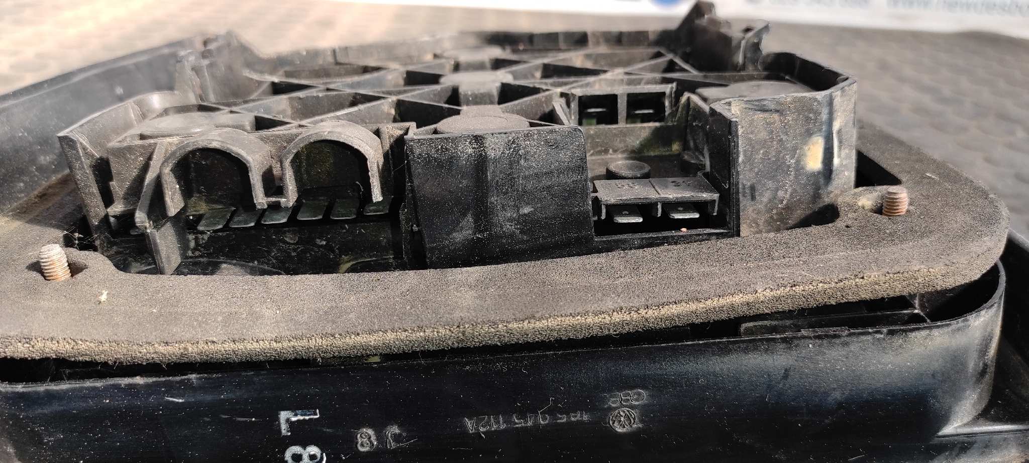 PILOTO TRASERO DERECHO VOLKSWAGEN JETTA (165/167) - vista 4