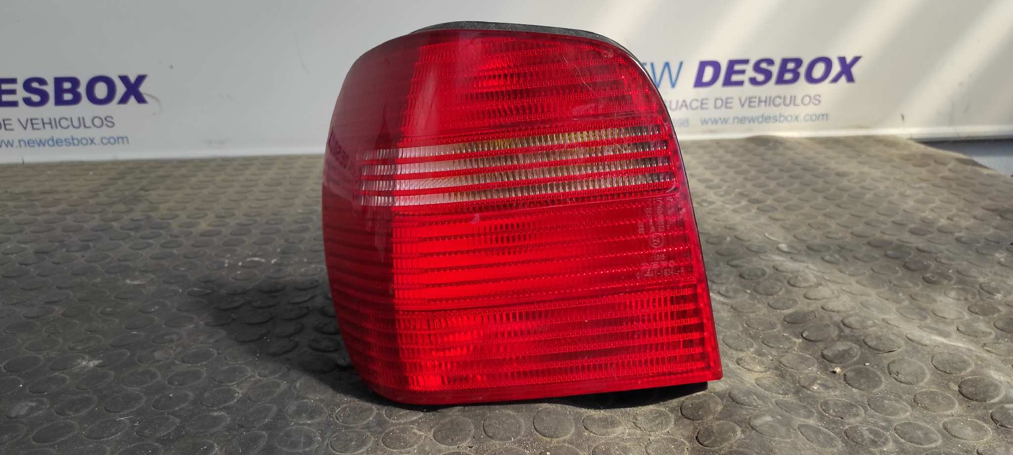 PILOTO TRASERO IZQUIERDO VOLKSWAGEN POLO BERLINA (6N2)