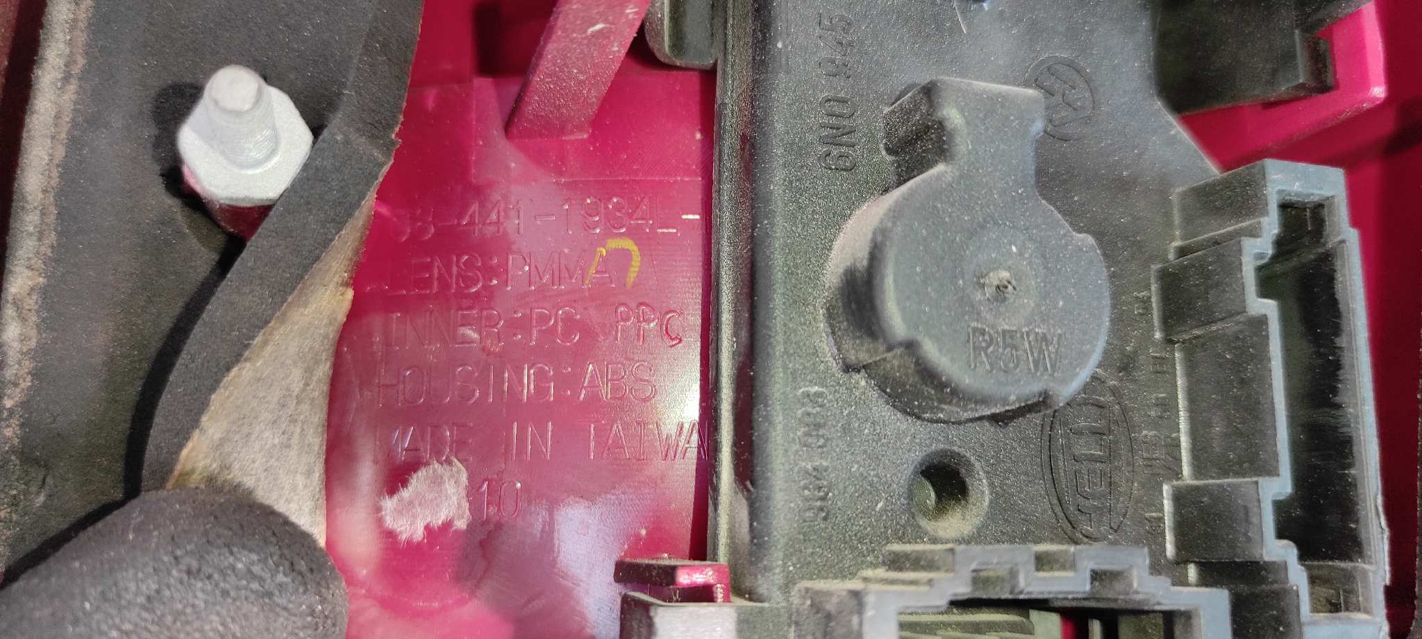 PILOTO TRASERO IZQUIERDO VOLKSWAGEN POLO BERLINA (6N2) - vista 3