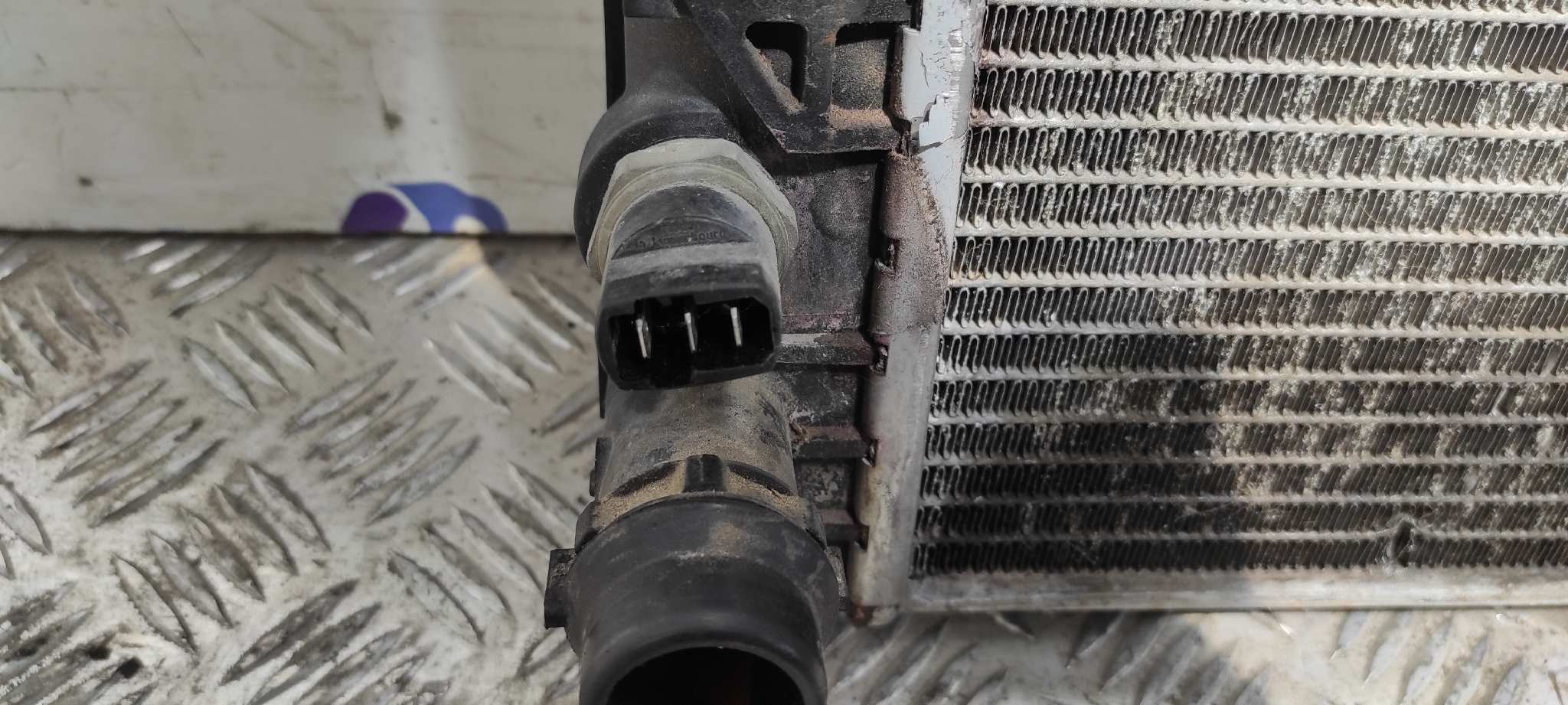 RADIADOR AGUA VOLKSWAGEN PASSAT BERLINA (3B2) - vista 3