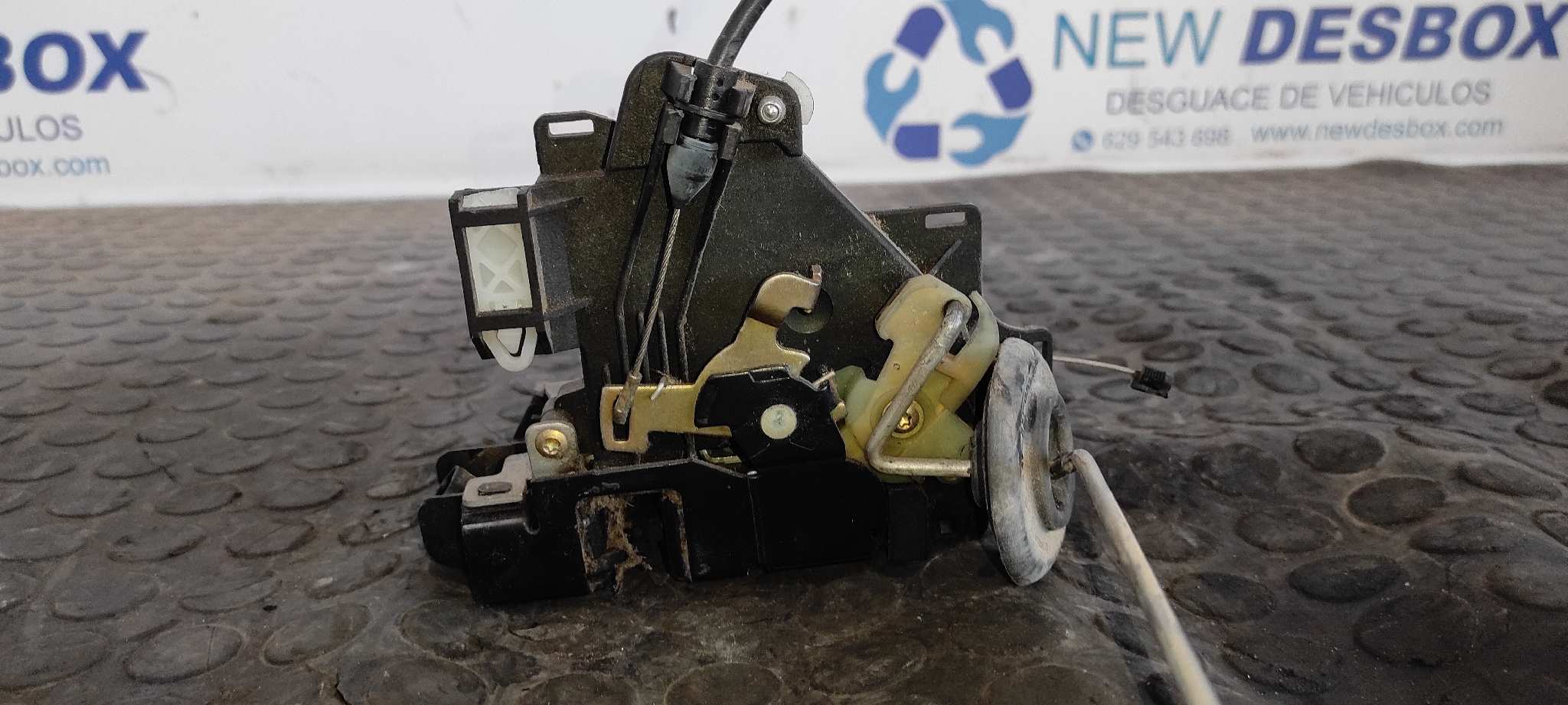 CERRADURA PUERTA DELANTERA DERECHA VOLKSWAGEN CADDY KA/KB (2K) - vista 4