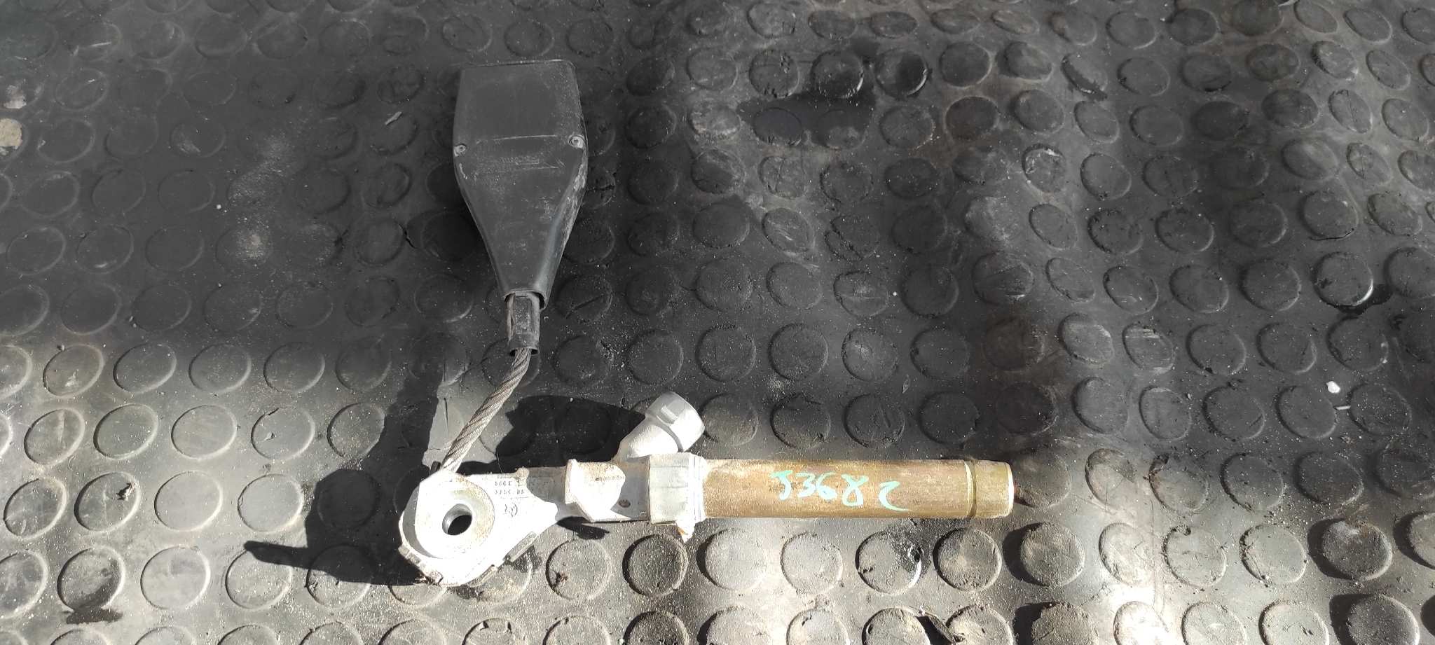 PRETENSOR AIRBAG DERECHO RENAULT TRAFIC COMBI (AB 4.01)