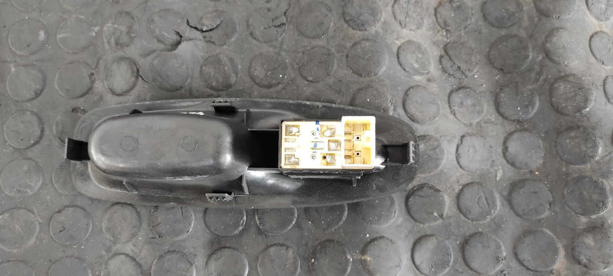 MANDO ELEVALUNAS DELANTERO DERECHO HYUNDAI ACCENT (LC) - vista 6