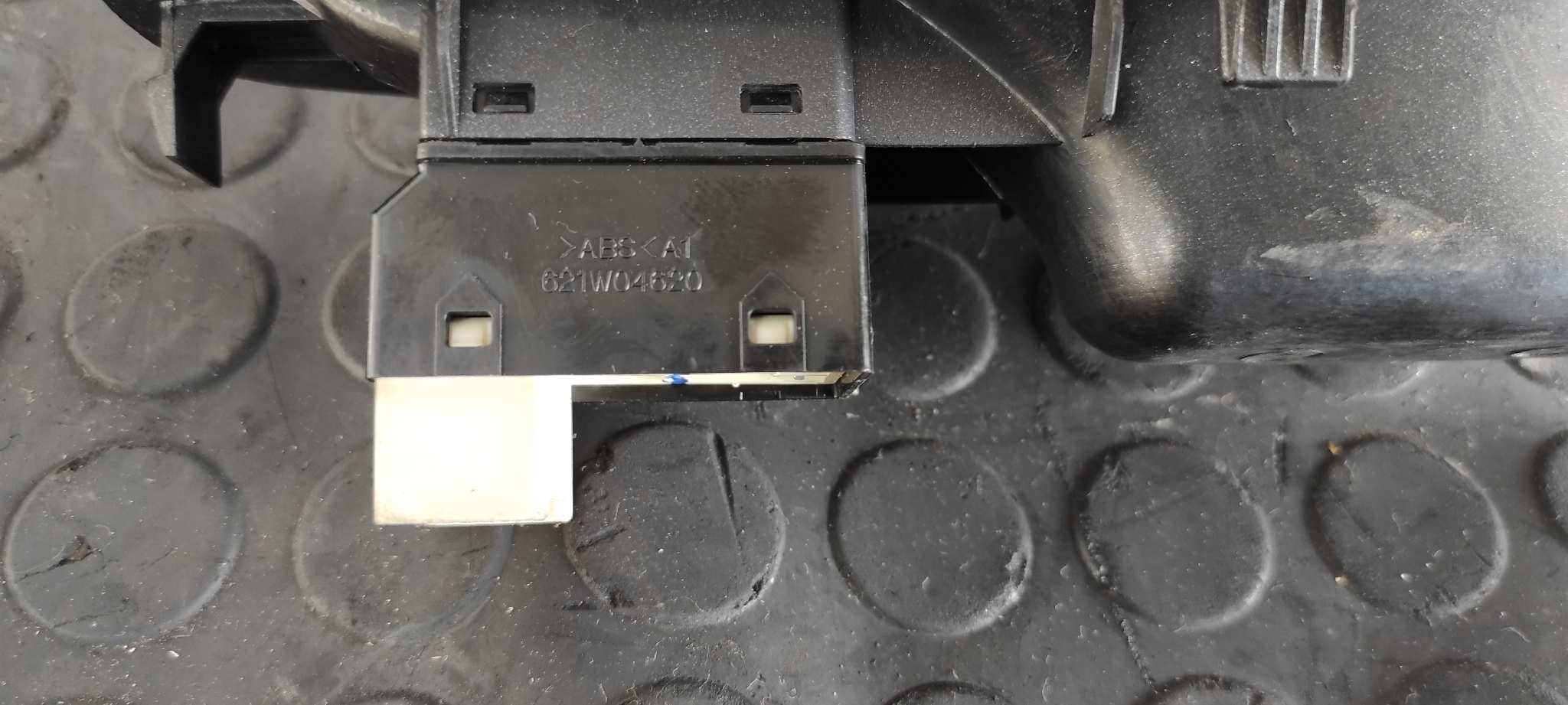 MANDO ELEVALUNAS DELANTERO DERECHO HYUNDAI ACCENT (LC) - vista 3