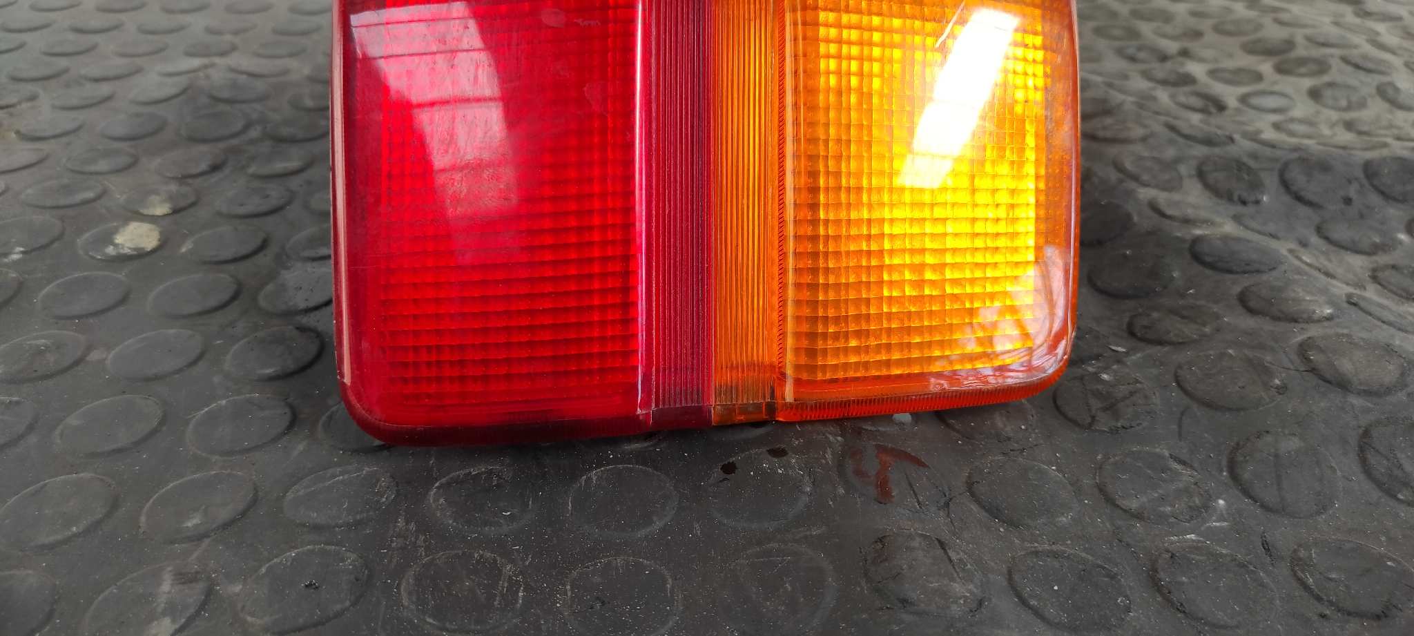 PILOTO TRASERO DERECHO AUDI 100 BERLINA (C4) - vista 2