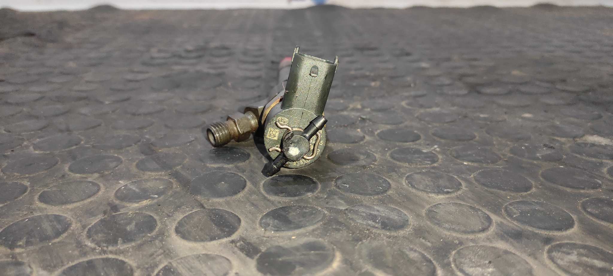 INYECTOR OPEL CORSA D - vista 4