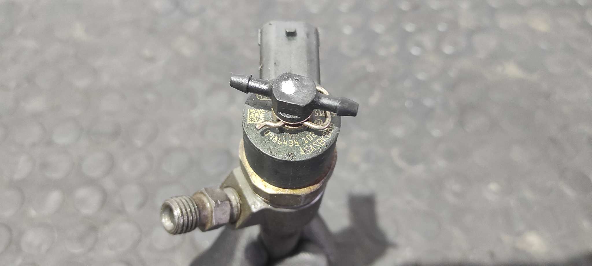 INYECTOR OPEL CORSA D - vista 3