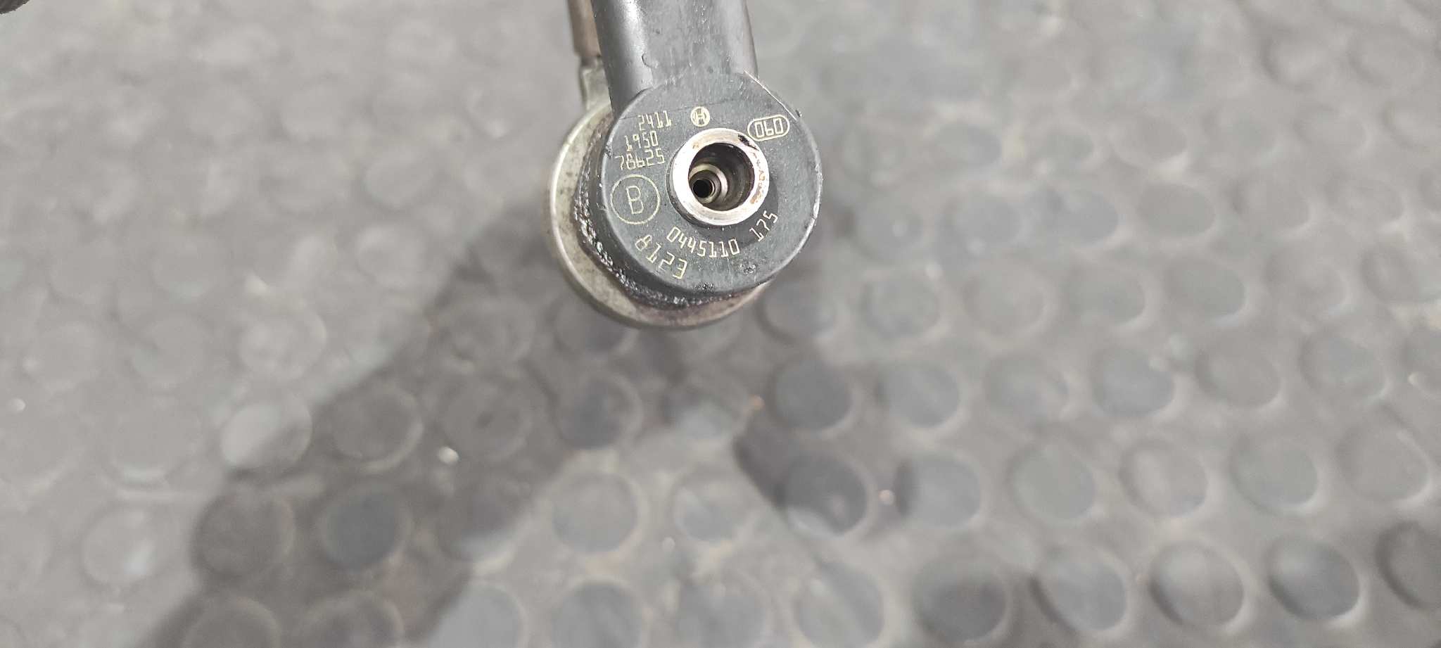 INYECTOR OPEL ASTRA H BERLINA - vista 2