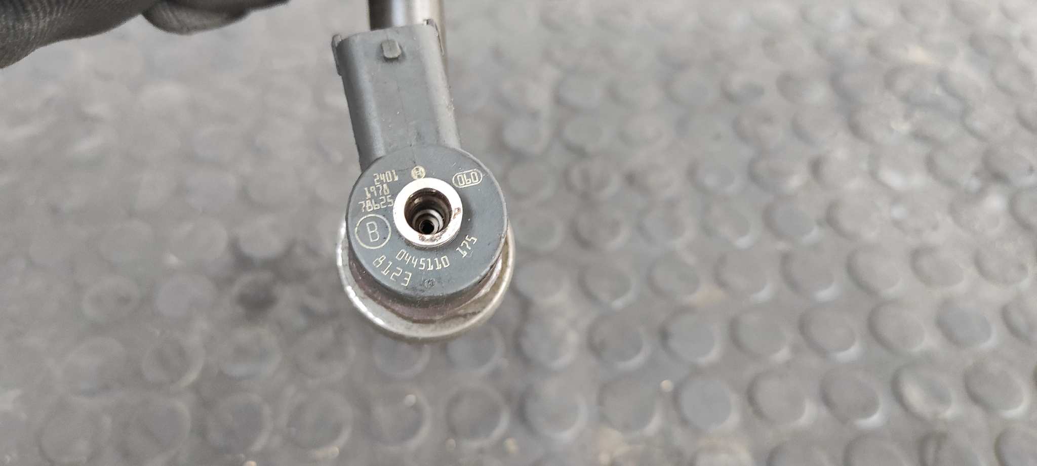 INYECTOR OPEL ASTRA H BERLINA - vista 4