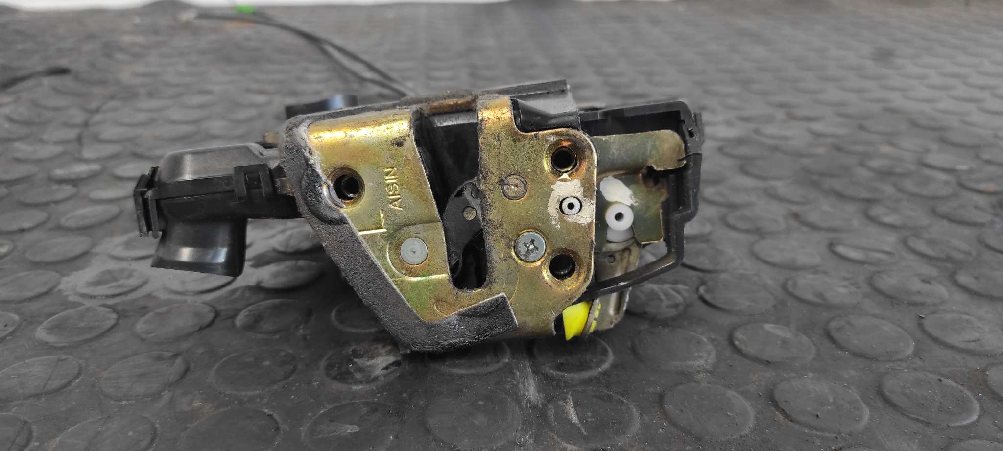 CERRADURA PUERTA DELANTERA IZQUIERDA TOYOTA AVENSIS BERLINA (T25) - vista 6