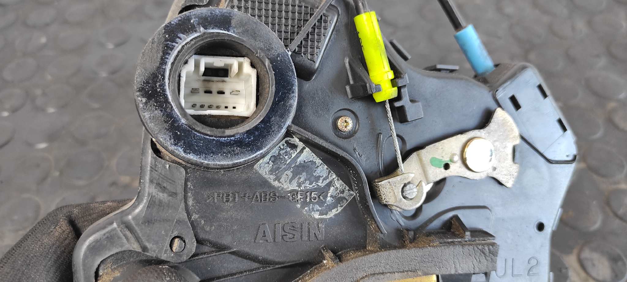 CERRADURA PUERTA DELANTERA IZQUIERDA TOYOTA AVENSIS BERLINA (T25) - vista 5