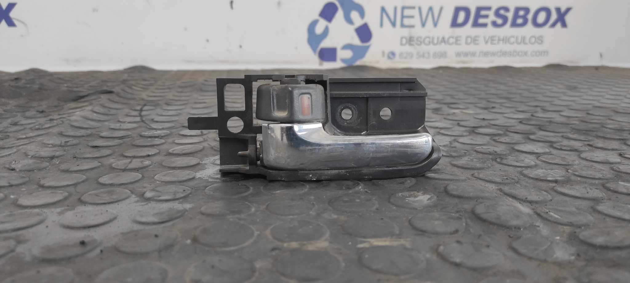 MANETA INTERIOR DELANTERA IZQUIERDA TOYOTA AVENSIS BERLINA (T25)