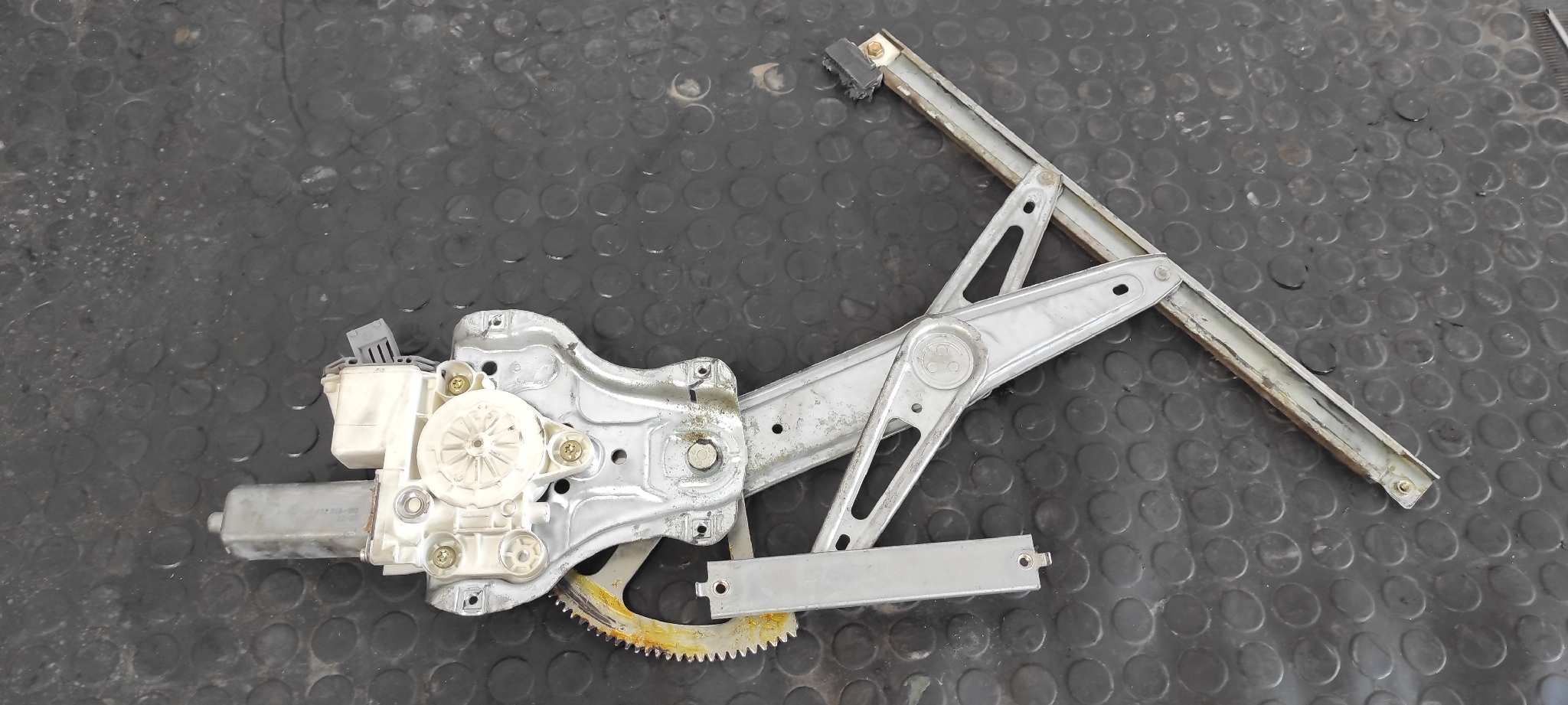 ELEVALUNAS DELANTERO IZQUIERDO TOYOTA AVENSIS BERLINA (T25)