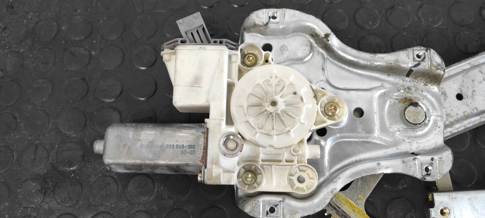 ELEVALUNAS DELANTERO IZQUIERDO TOYOTA AVENSIS BERLINA (T25) - vista 4