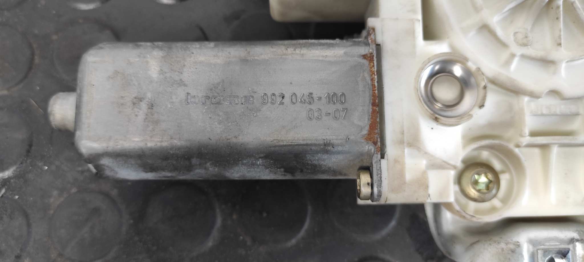 ELEVALUNAS DELANTERO IZQUIERDO TOYOTA AVENSIS BERLINA (T25) - vista 2