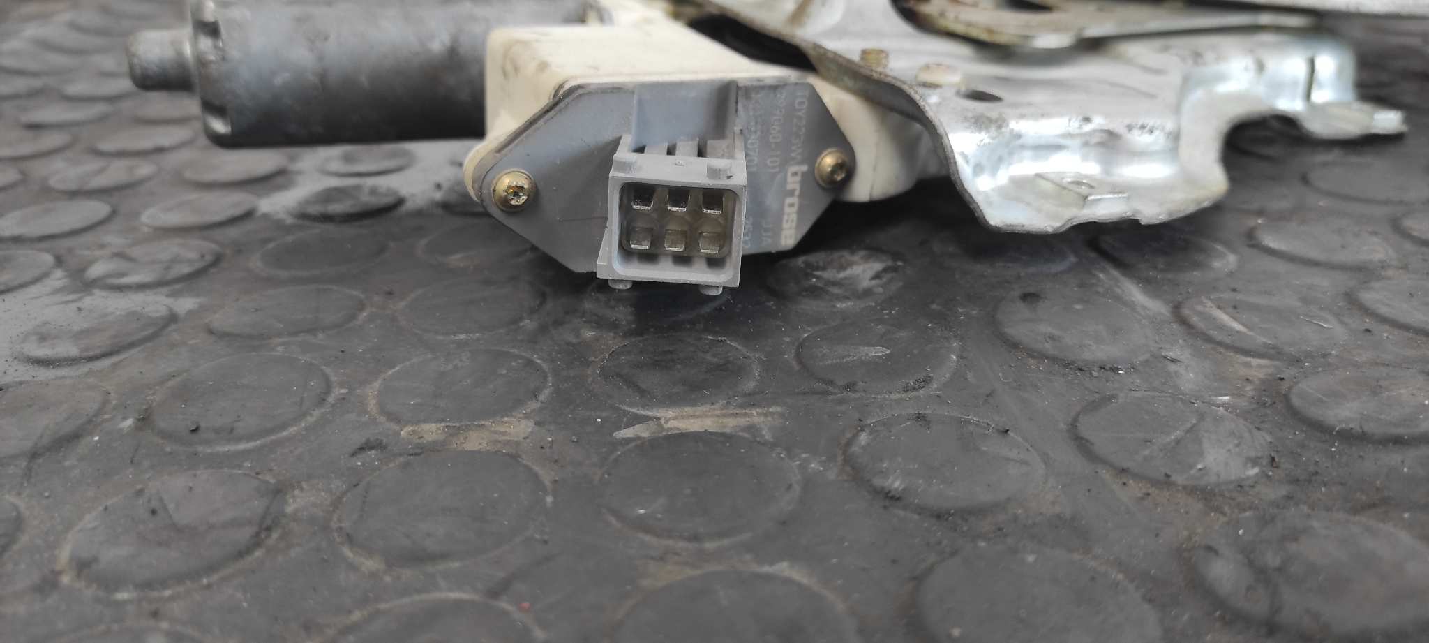 ELEVALUNAS DELANTERO IZQUIERDO TOYOTA AVENSIS BERLINA (T25) - vista 3