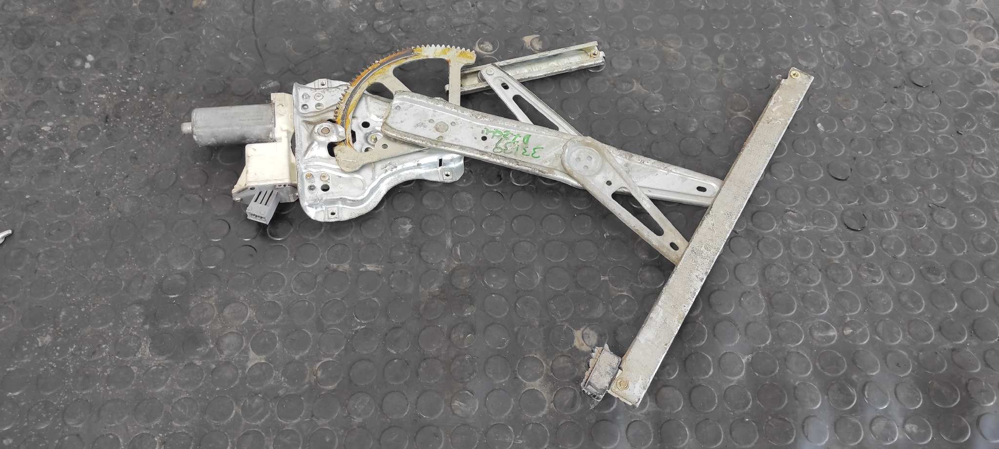 ELEVALUNAS DELANTERO IZQUIERDO TOYOTA AVENSIS BERLINA (T25) - vista 6