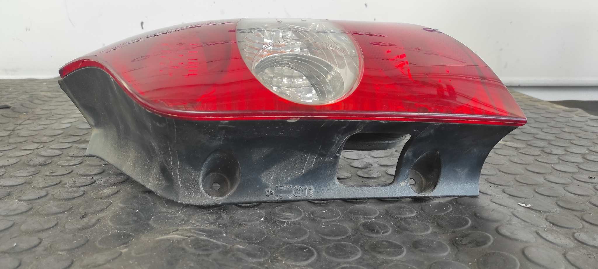 PILOTO TRASERO DERECHO RENAULT LAGUNA II GRANDTOUR (KG0) - vista 2