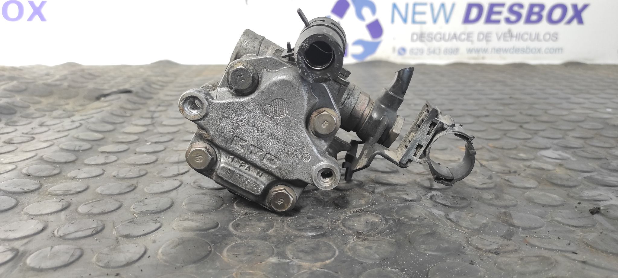 BOMBA DIRECCION VOLKSWAGEN GOLF IV BERLINA (1J1) - vista 4