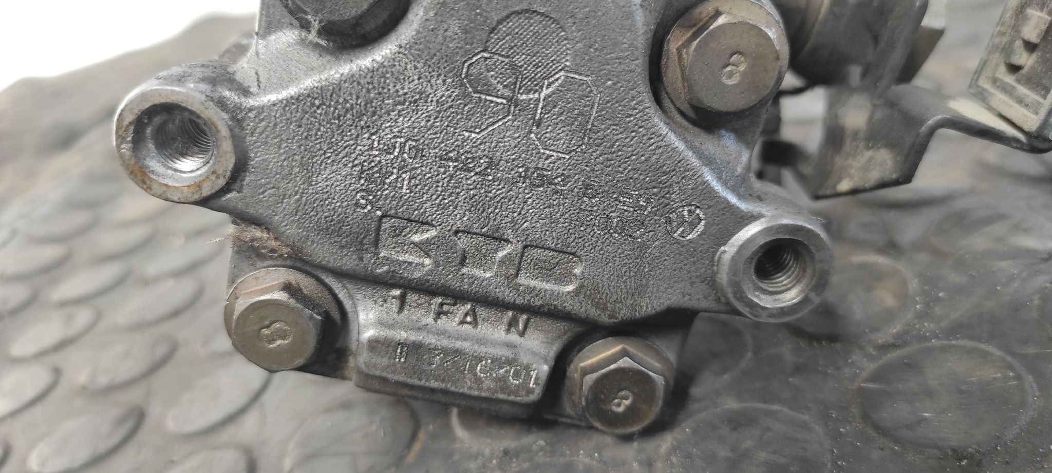 BOMBA DIRECCION VOLKSWAGEN GOLF IV BERLINA (1J1) - vista 6