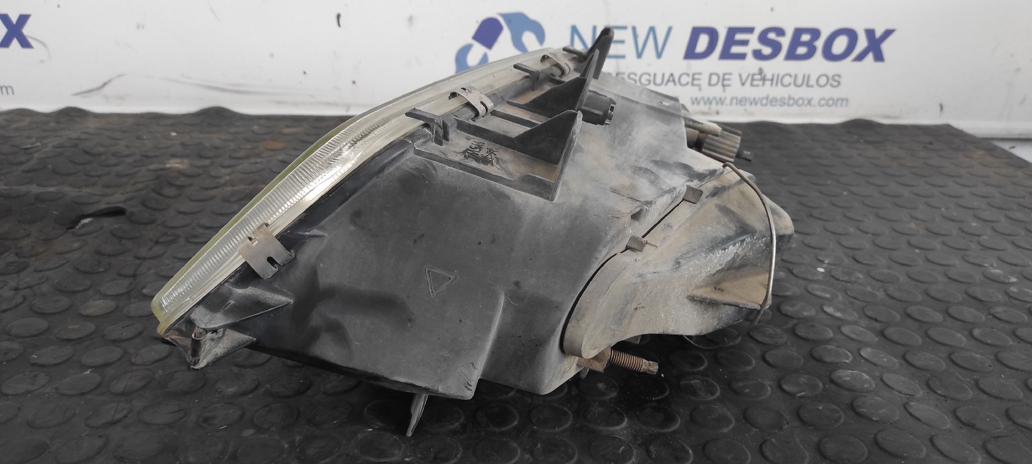 FARO DERECHO PEUGEOT 405 BERLINA - vista 3