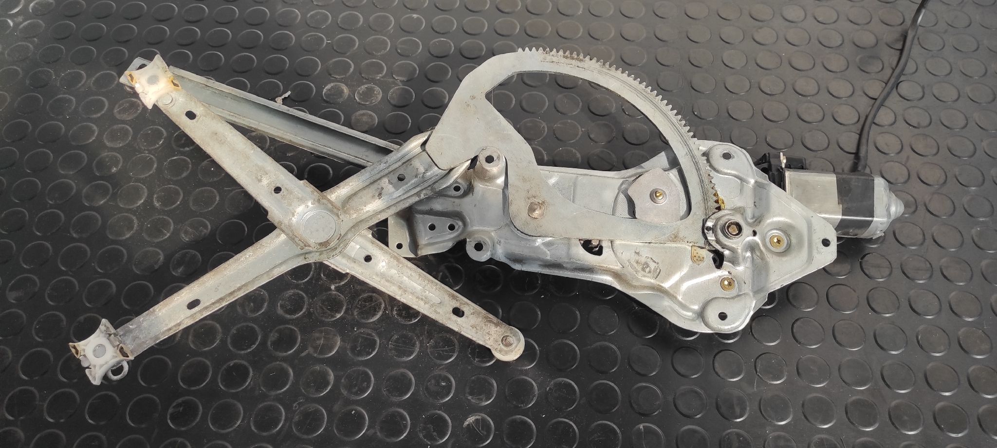 ELEVALUNAS DELANTERO IZQUIERDO BMW SERIE 5 BERLINA (E34) - vista 4