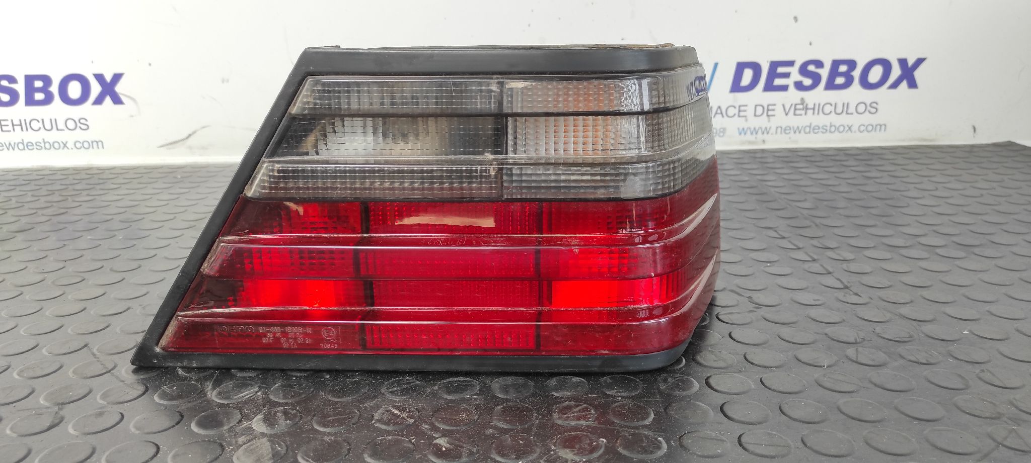 PILOTO TRASERO DERECHO MERCEDES CLASE E (W124)