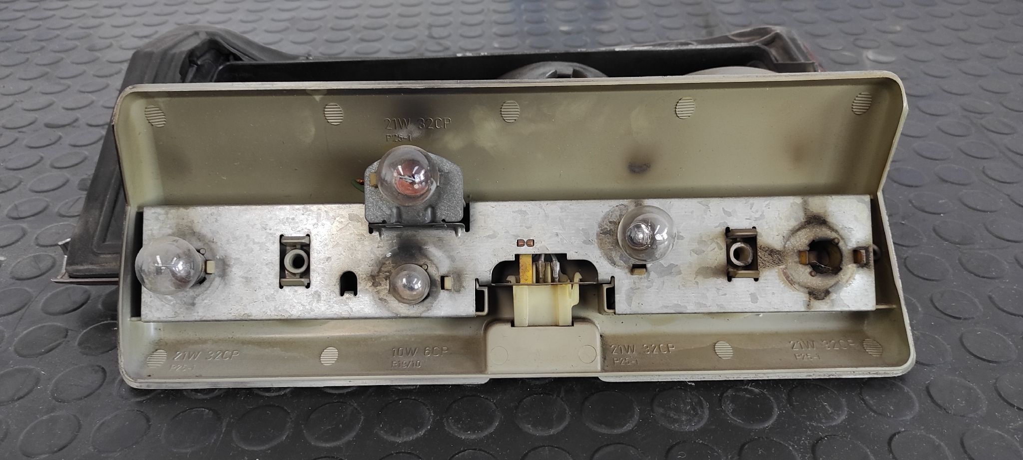 PILOTO TRASERO IZQUIERDO BMW SERIE 5 (E12) - vista 10