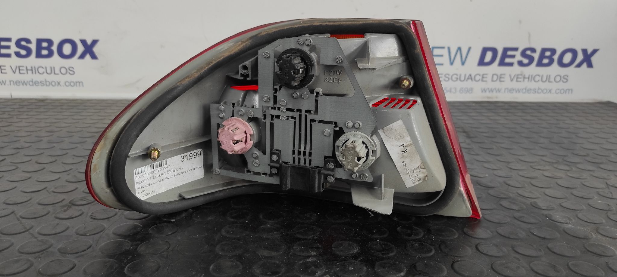 PILOTO TRASERO DERECHO MERCEDES-BENZ CLASE E (W210) BERLINA - vista 2