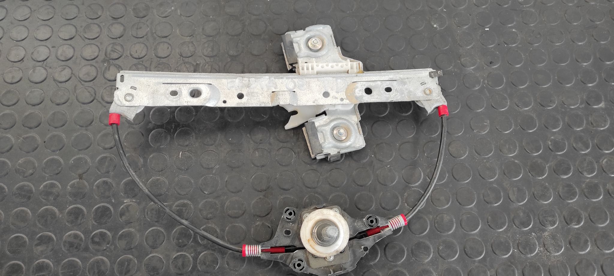 ELEVALUNAS TRASERO DERECHO FORD FIESTA (CB1) - vista 2