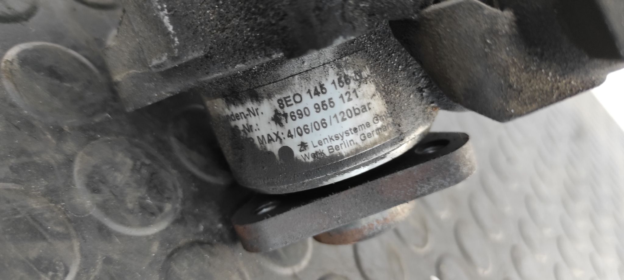 BOMBA DIRECCION AUDI A4 AVANT (8E) - vista 3