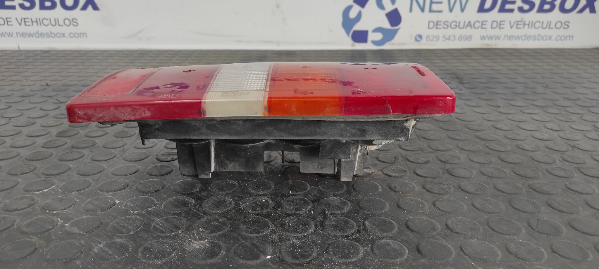 PILOTO TRASERO IZQUIERDO RENAULT TRAFIC (DESDE 5.89) - vista 2