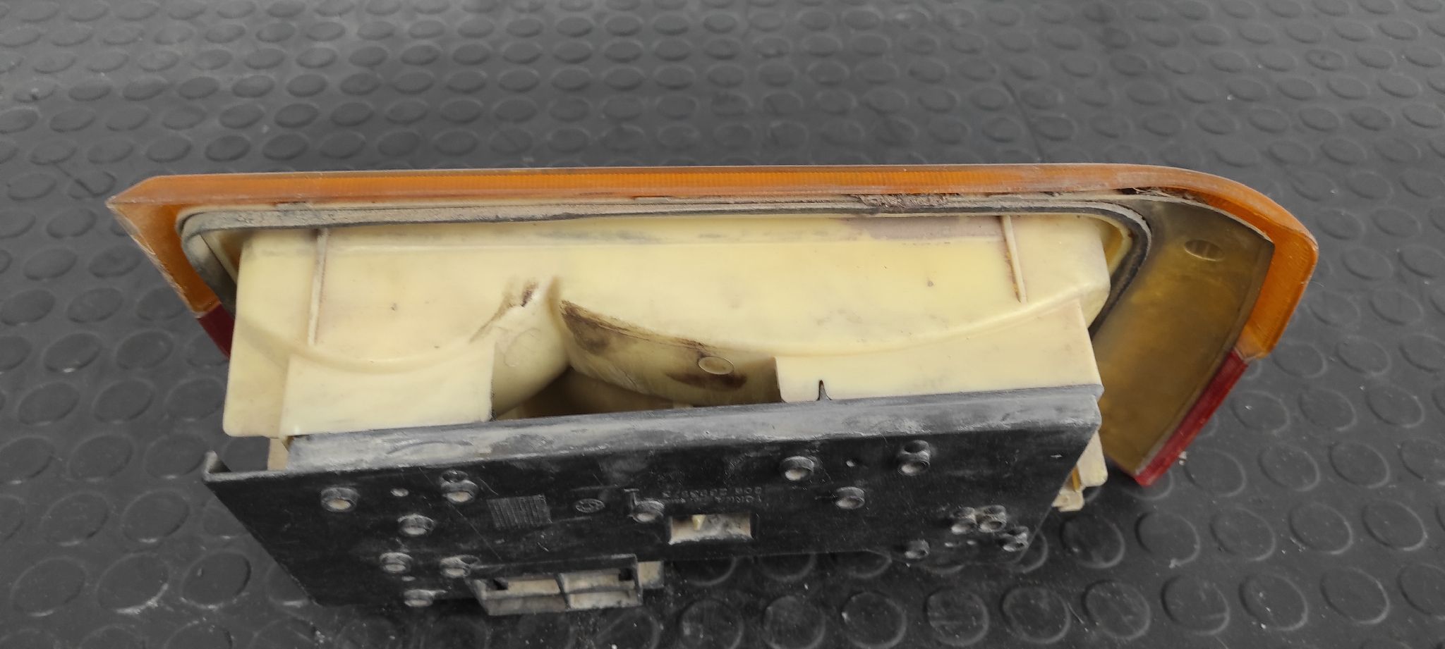 PILOTO TRASERO IZQUIERDO RENAULT 9 - vista 4