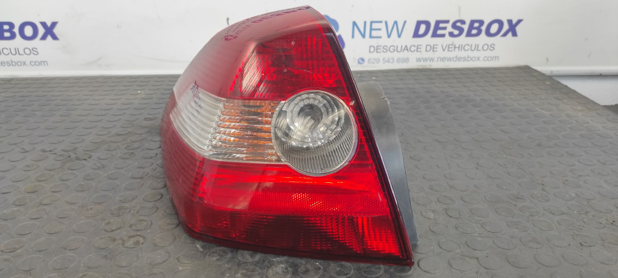 PILOTO TRASERO IZQUIERDO RENAULT MEGANE II BERLINA 3P - vista 3