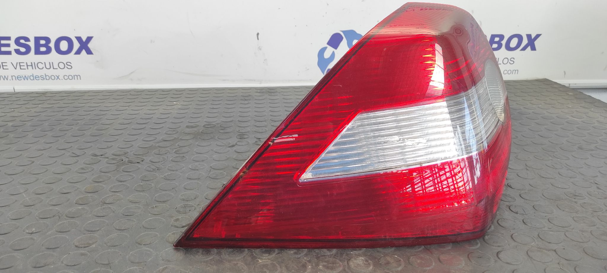 PILOTO TRASERO IZQUIERDO RENAULT MEGANE II BERLINA 3P - vista 2