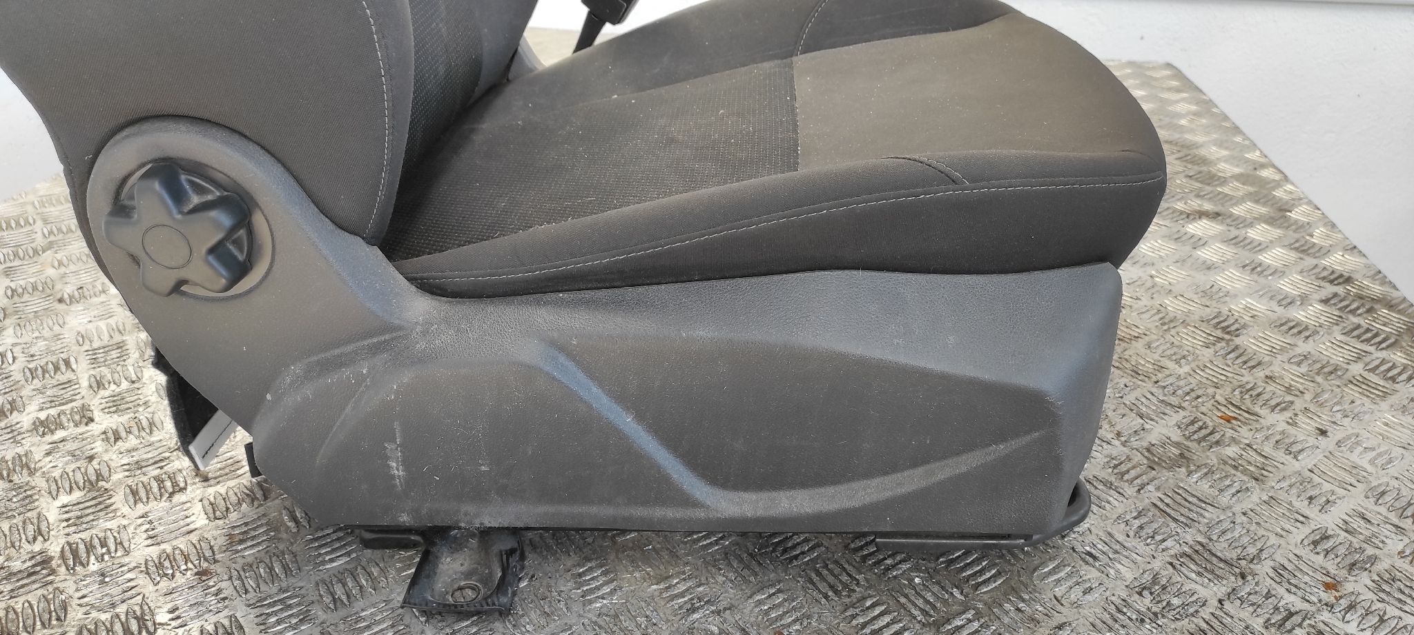 ASIENTO DELANTERO DERECHO FORD FOCUS TURN. - vista 13