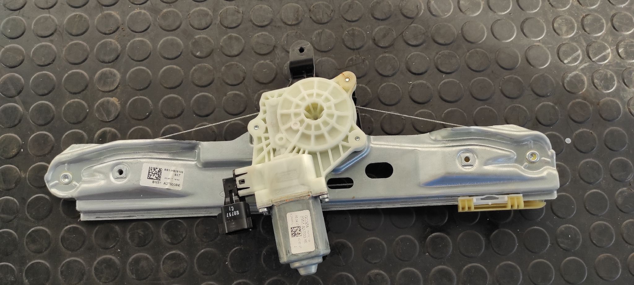 ELEVALUNAS TRASERO DERECHO FORD FOCUS TURN.