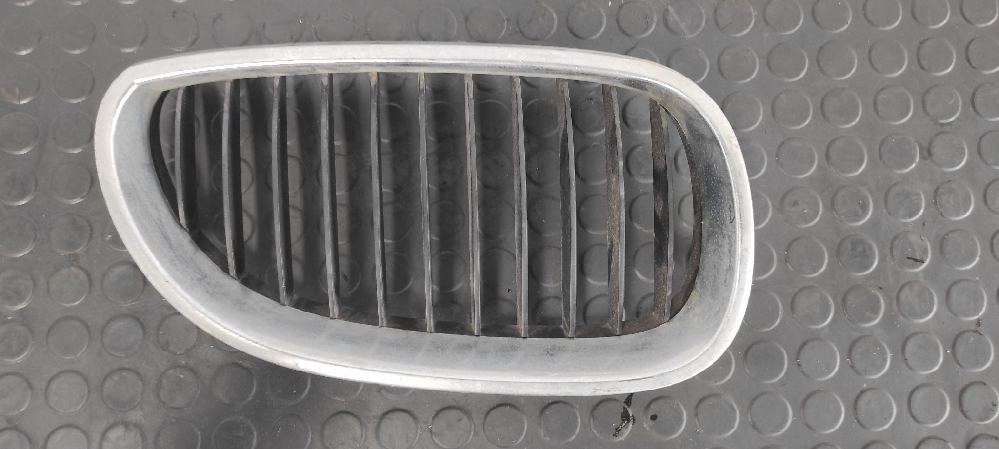 REJILLA PARAGOLPES DERECHA BMW SERIE 5 BERLINA (E60)
