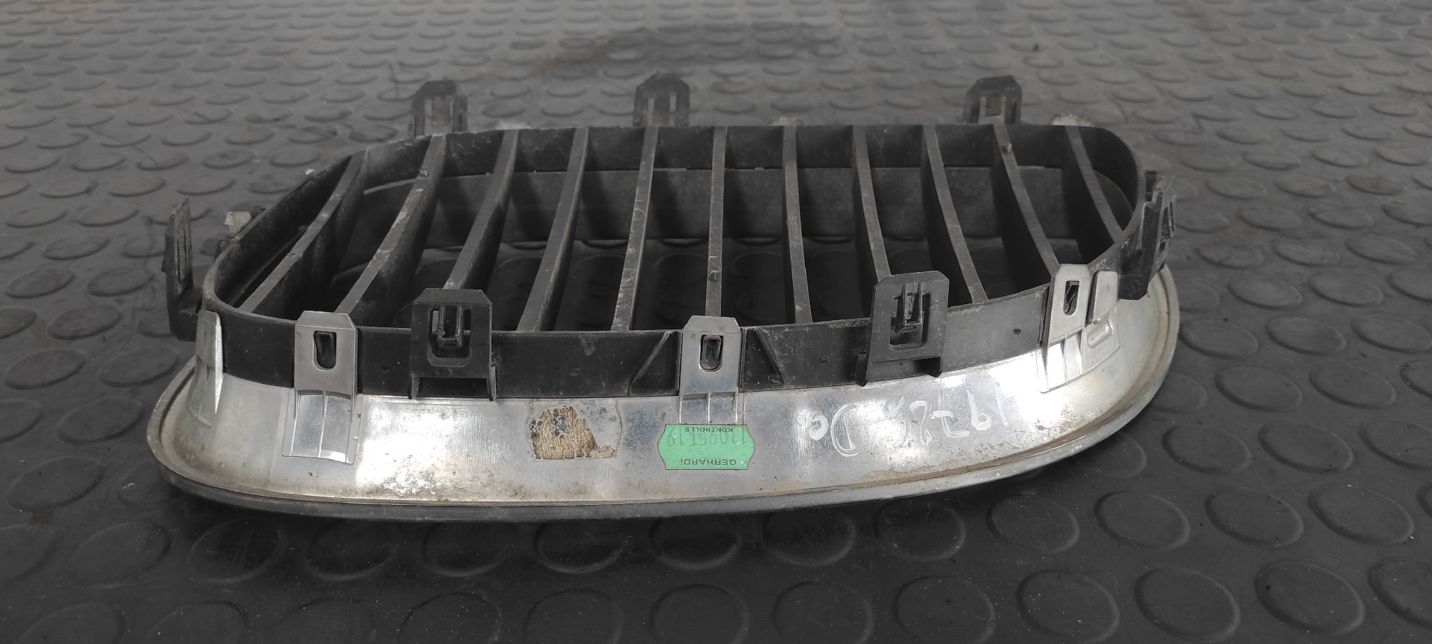 REJILLA PARAGOLPES DERECHA BMW SERIE 5 BERLINA (E60) - vista 6