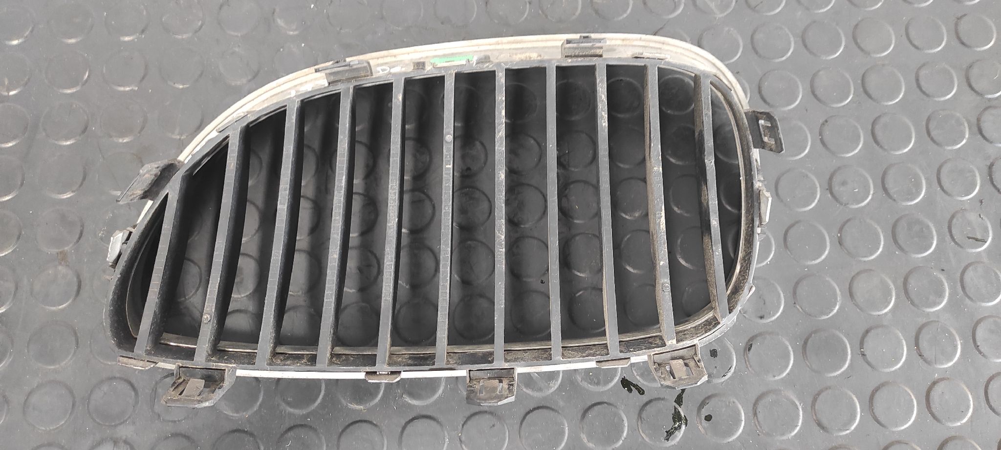 REJILLA PARAGOLPES DERECHA BMW SERIE 5 BERLINA (E60) - vista 2