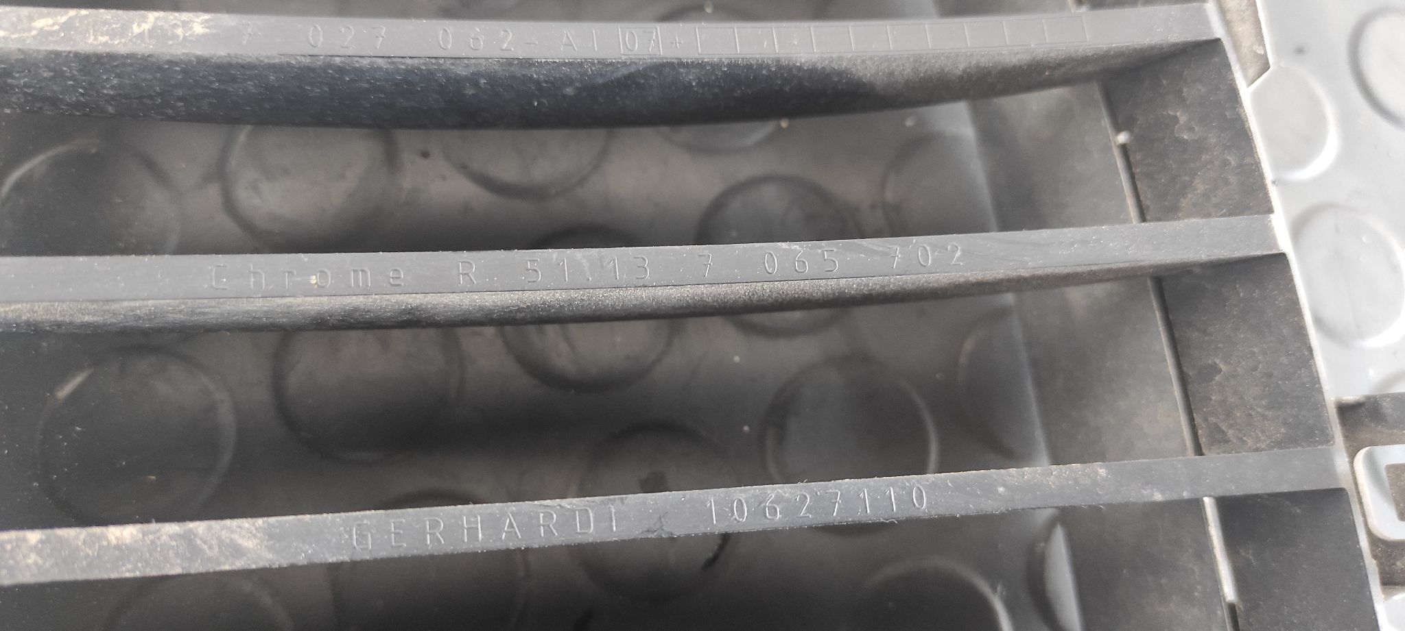 REJILLA PARAGOLPES DERECHA BMW SERIE 5 BERLINA (E60) - vista 4