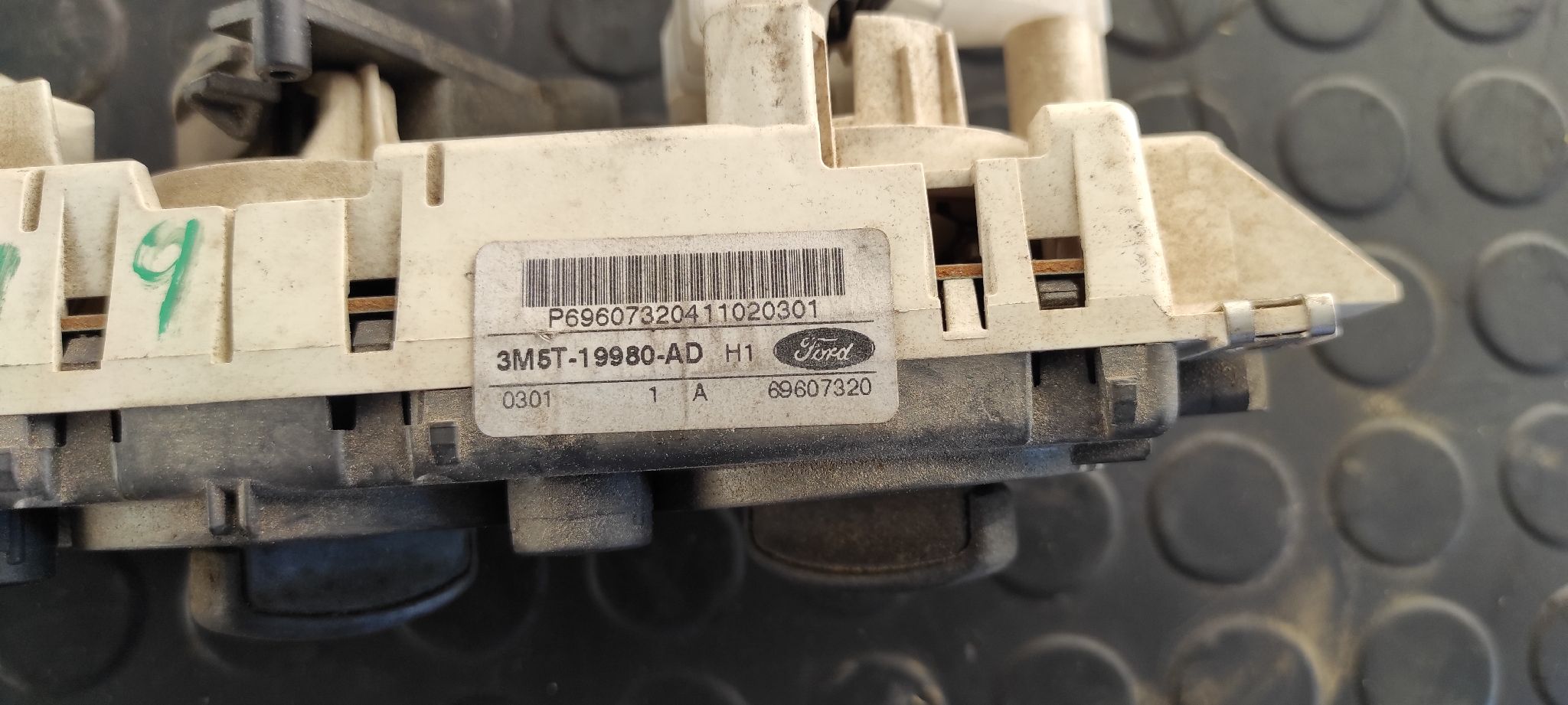 MANDO CALEFACCION / AIRE ACONDICIONADO FORD FOCUS BERLINA (CAP) - vista 4